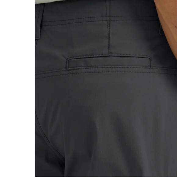 ATG by Wrangler® Men's Outdoor Flex Cargo Short with Moisture Wicking Sz 42 - Picture 5 of 5